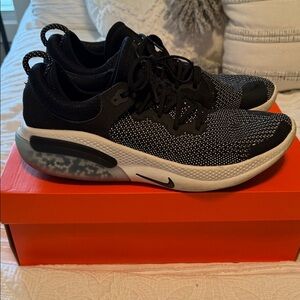 Nike Mens sz 14 Joyride Run FK Black & White Knit Athletic Sneakers